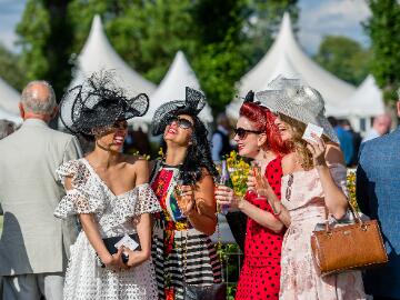 Ladies Evening Style Awards Fast-Track to the Final competition! 