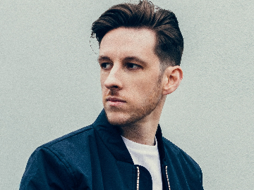Sigala performing live